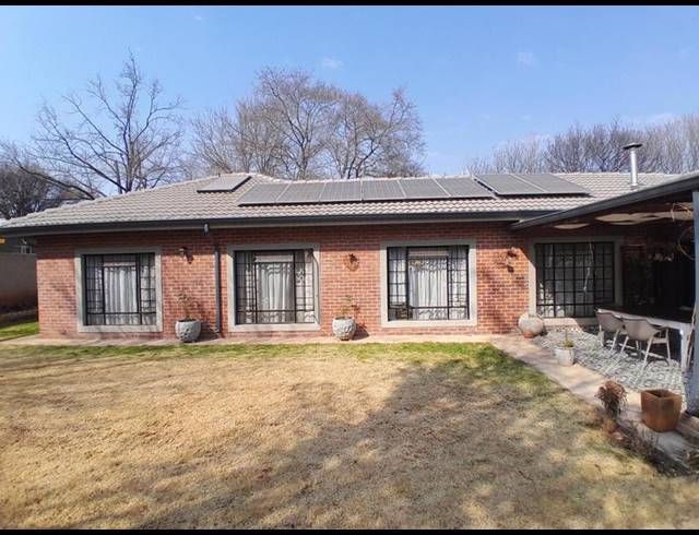 3 BEDROOM HOUSE FOR SALE IN CLUBVIEW